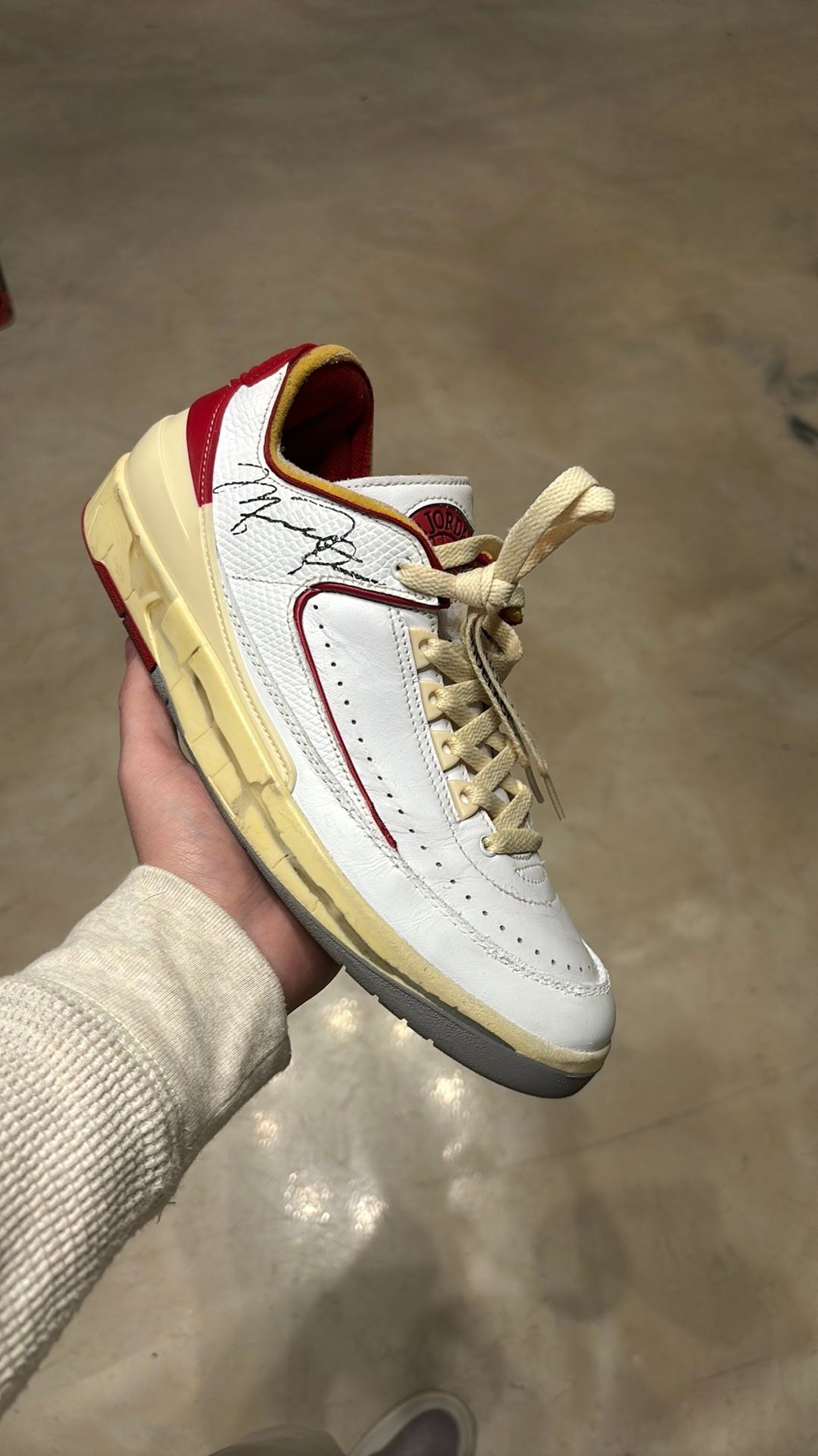 Jordan 2 off white chicago
