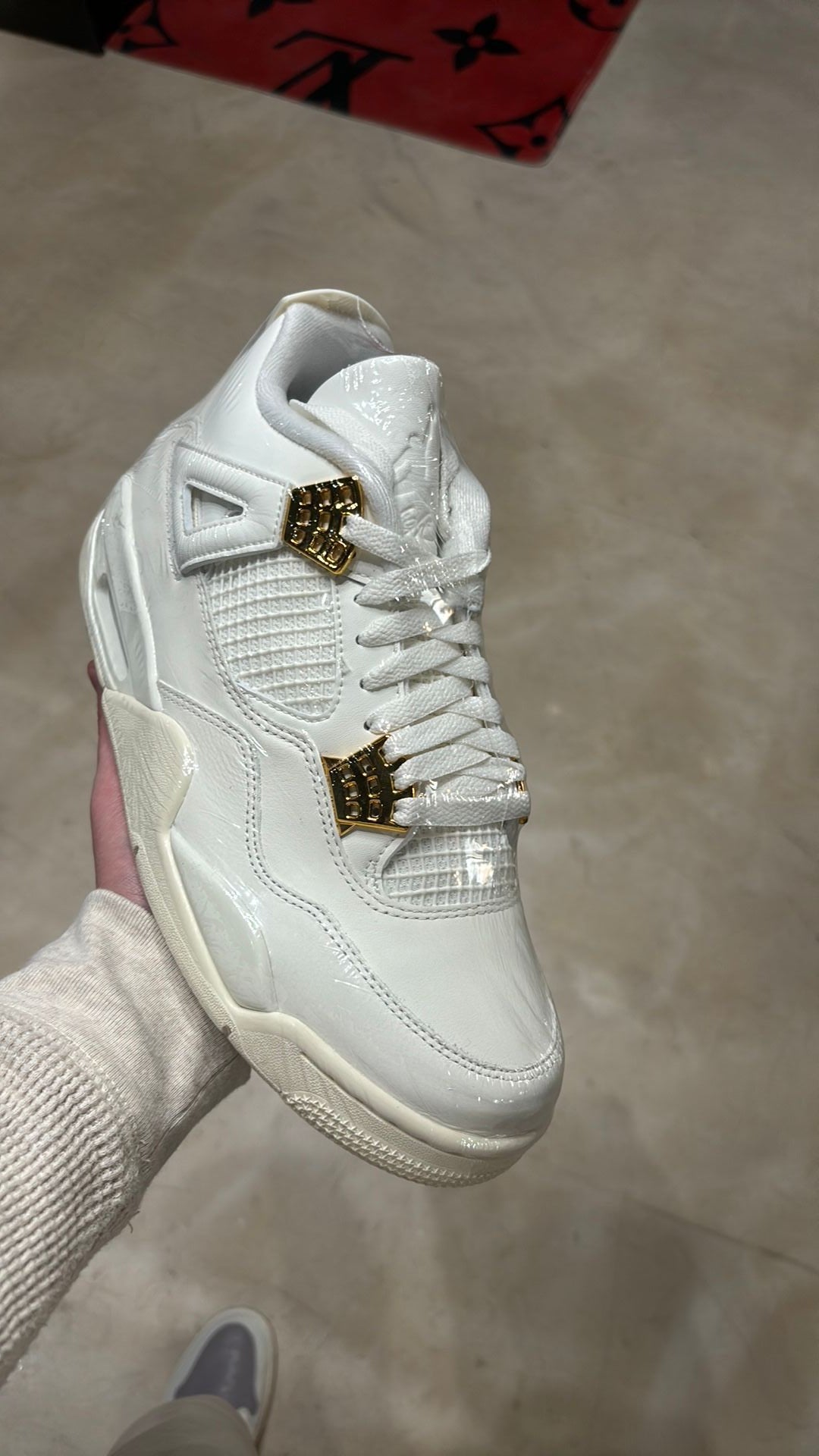 Jordan 4 metallic gold