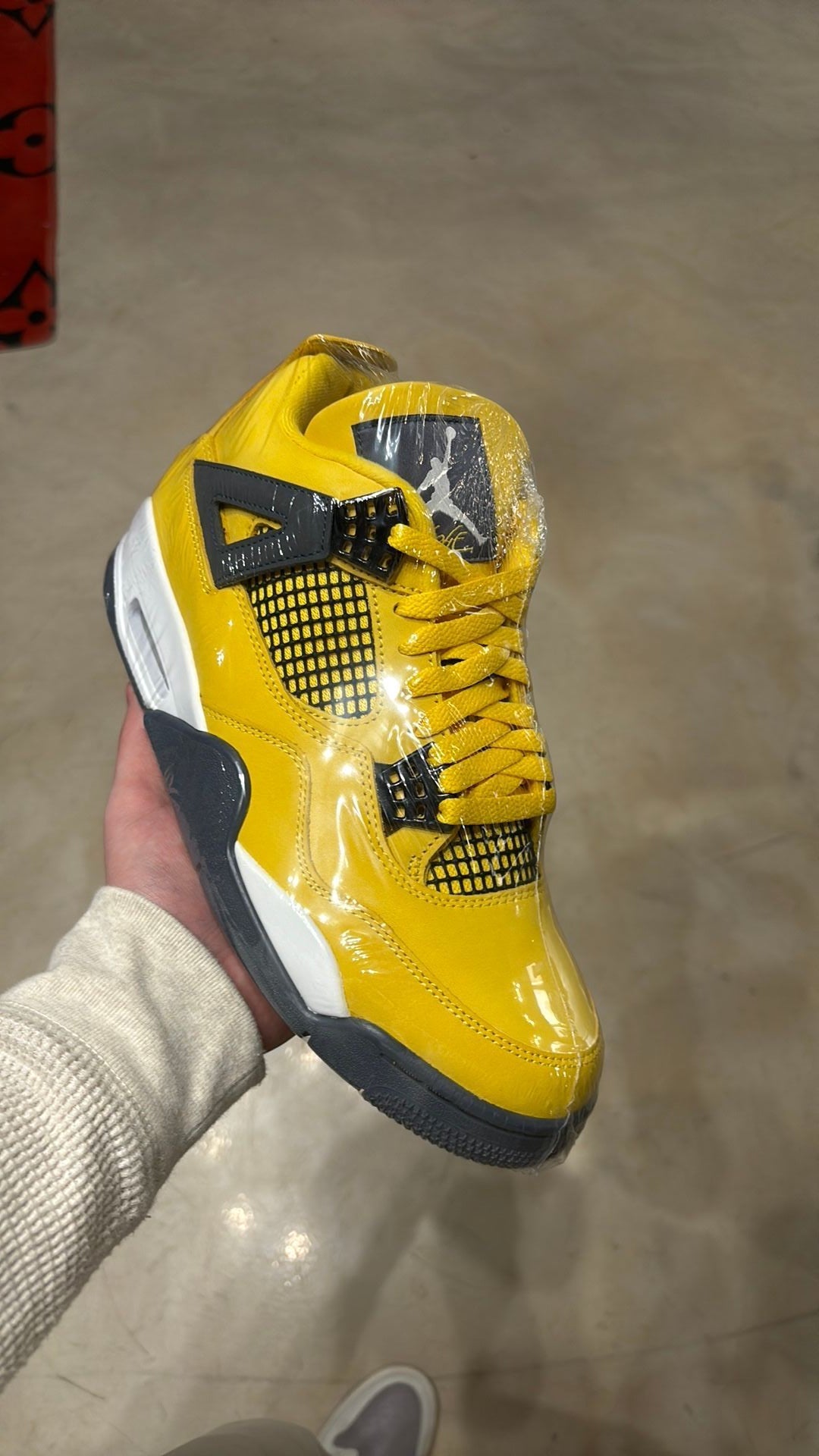 Jordan 4 lightning