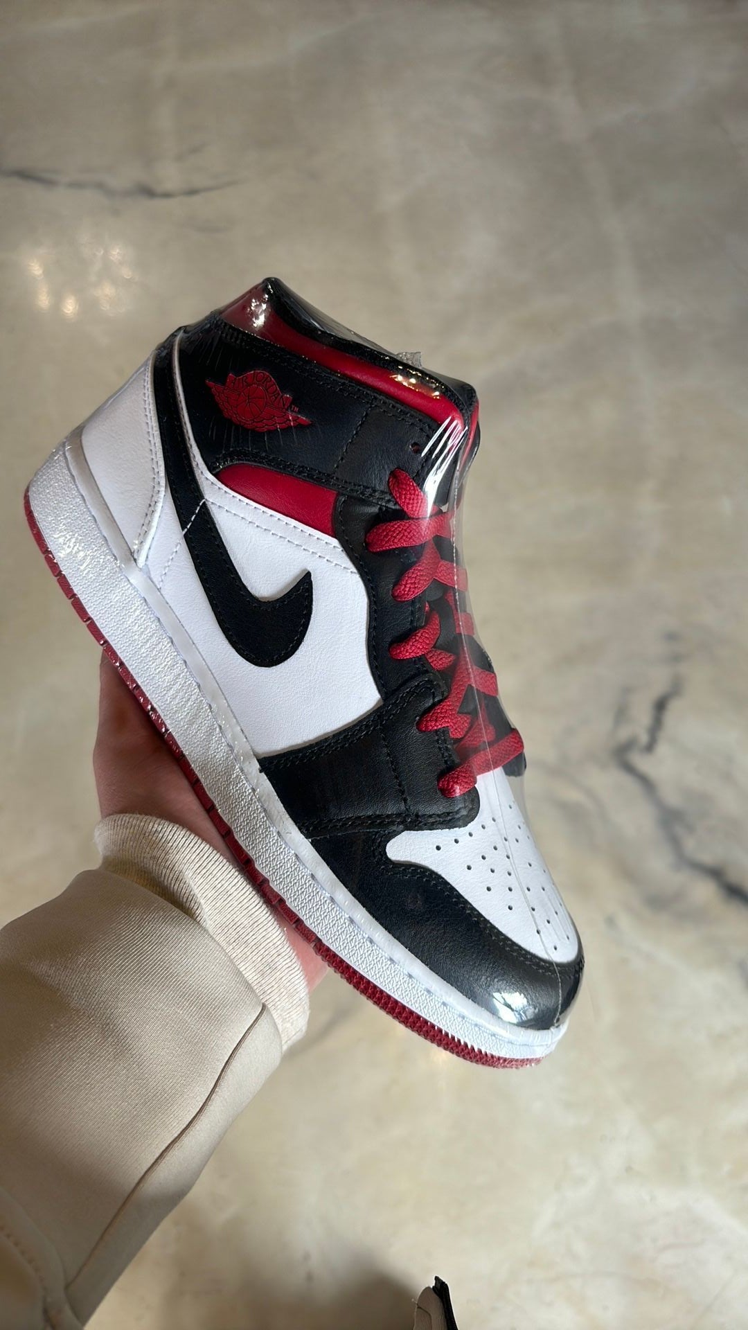 Jordan 1 mid gym team red