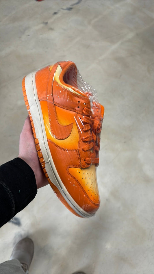 Nike dunk low magma orange