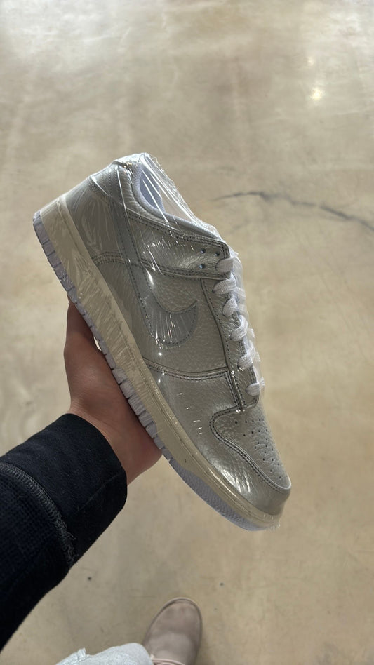Nike dunk low metallic