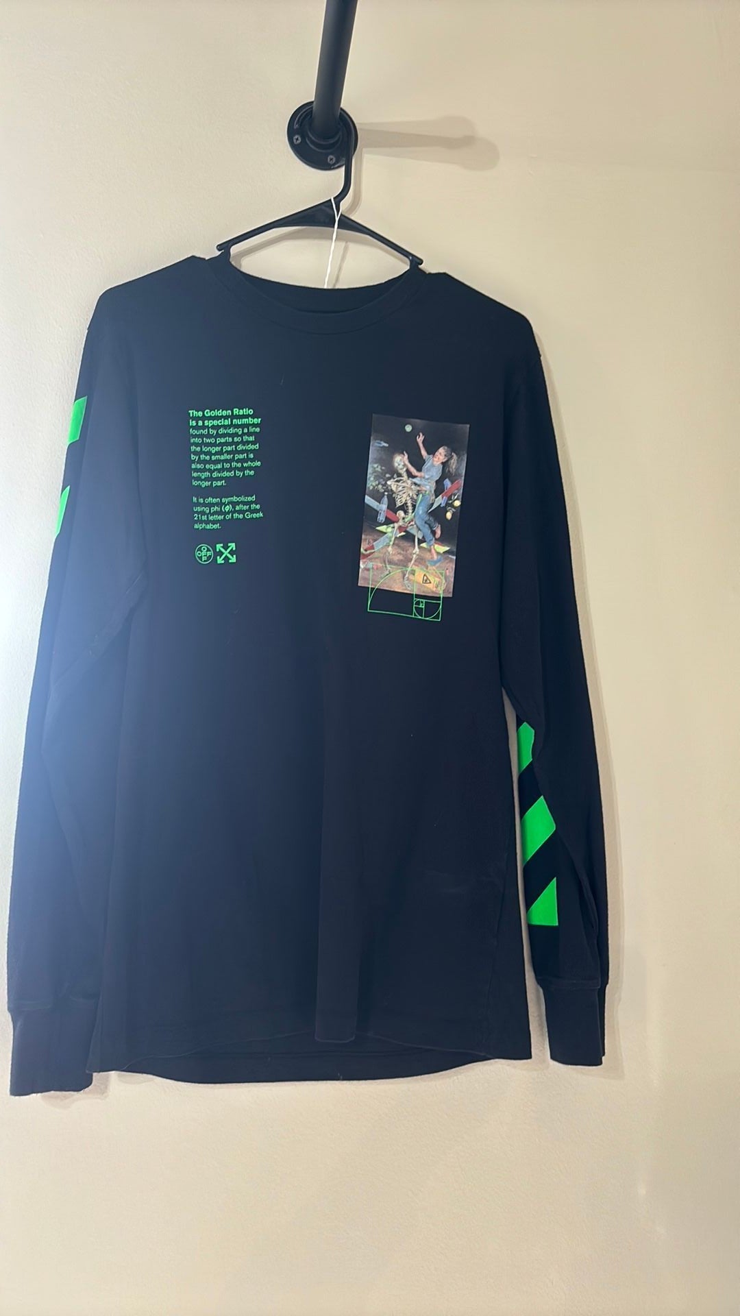 Off-white long sleeve sz small fits S_M